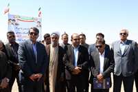 کلنگ نیروگاه خورشیدی ۳ مگاواتی مددجویان در انار به زمین زده شد